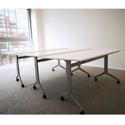 Doria desk with Sky-Reverse flipping structure